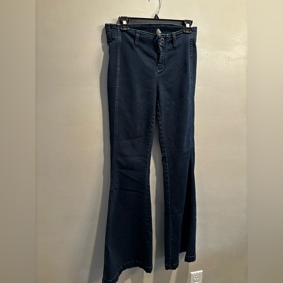 Free People Dark Blue Flare Jeans size 29 pull-on clean simple neutral basic - Picture 14 of 16